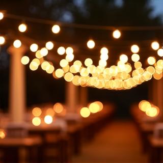 Iluminación ambiental para bodas al aire libre